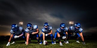 Po co piłkarze robią dziury w getrach?