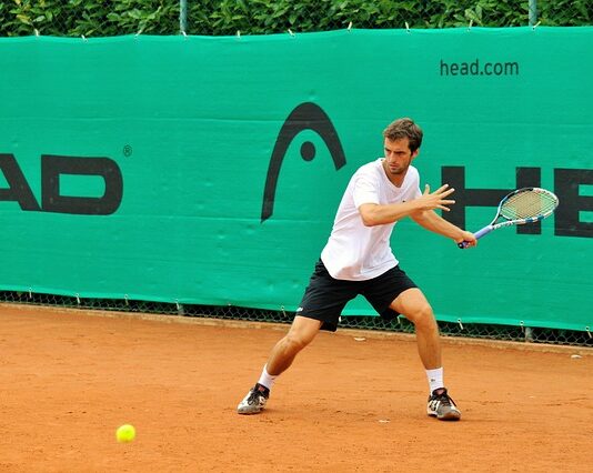 Ile rakiet zużywa tenisista? Ile rakiet zużywa tenisista?
