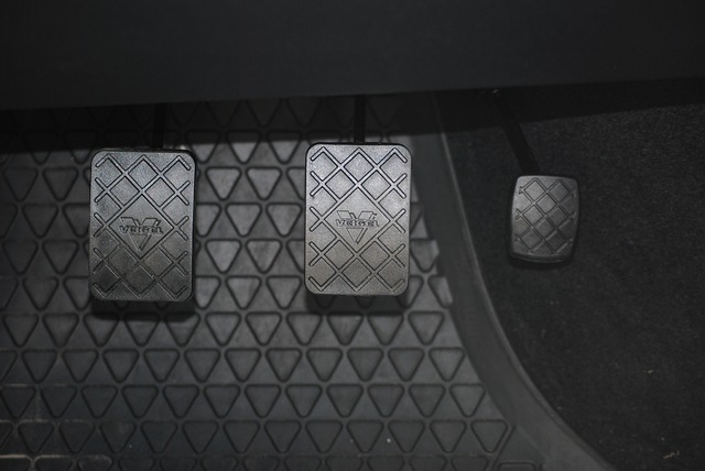 Czy w pedałach jest lewy gwint? Czy w pedałach jest lewy gwint?