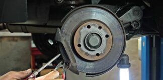 Jak ustawić hamulec wolnego biegu?